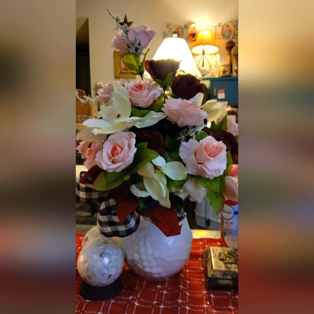 Elegant Floral Bouquet with Pink and White Roses